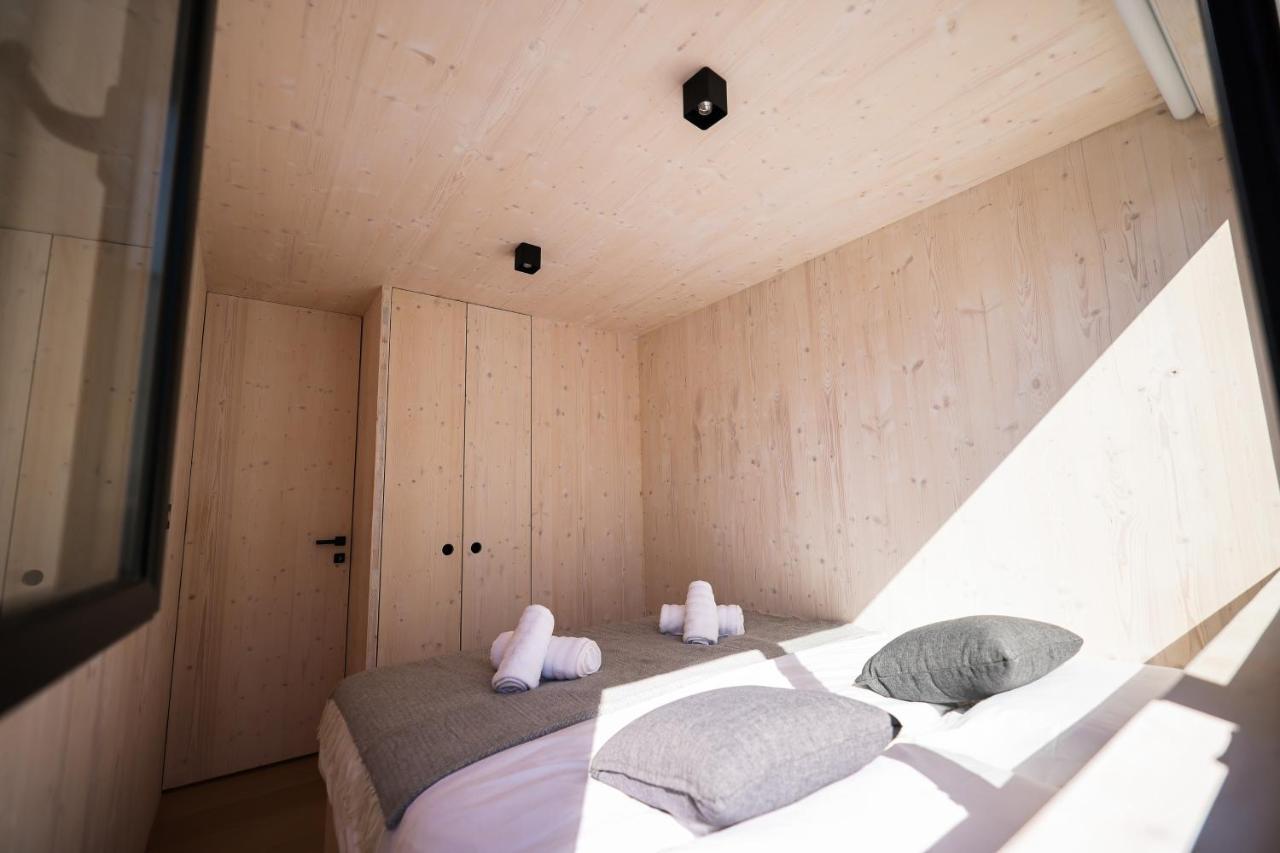 Arcadia Eco-Luxe Mobile Homes With Infinity Pool By Oiko Collection Privlaka  Exterior foto